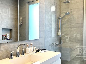 BAU PROPIEDADES: Casa  en venta al Golf y a la laguna interna- El Golf - Nordelta
