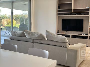BAU PROPIEDADES: Casa  en venta al Golf y a la laguna interna- El Golf - Nordelta