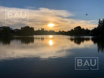 BAU PROPIEDADES: Casa  en venta al Golf y a la laguna interna- El Golf - Nordelta