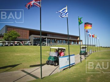BAU PROPIEDADES: Casa  en venta al Golf y a la laguna interna- El Golf - Nordelta