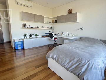 BAU PROPIEDADES: Casa  en venta al Golf y a la laguna interna- El Golf - Nordelta
