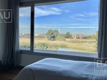 BAU PROPIEDADES: Casa  en venta al Golf y a la laguna interna- El Golf - Nordelta