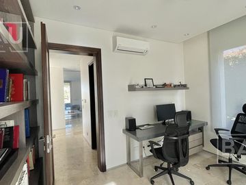 BAU PROPIEDADES: Casa  en venta al Golf y a la laguna interna- El Golf - Nordelta