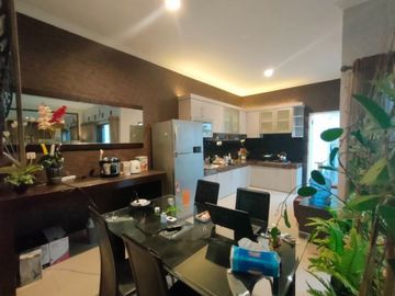 RUMAH SECOND DI JUAL CEPAT LOAKSI CLUSTER +BESERTA ISINYA DI KOMP BELA VESTA,5 MENIT KE BANDARA