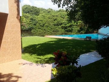 Casas en conjunto residencial en Boca del Rio a orilla del rio con alberca