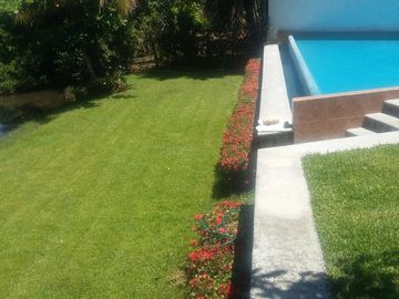 Casas en conjunto residencial en Boca del Rio a orilla del rio con alberca