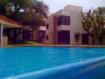 Casas en conjunto residencial en Boca del Rio a orilla del rio con alberca