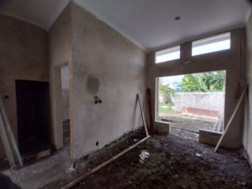 SISA 3 UNIT! Rumah Proses Bangun Desain Apik Dekat Lapangan Denggung