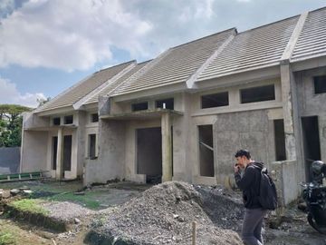 SISA 3 UNIT! Rumah Proses Bangun Desain Apik Dekat Lapangan Denggung