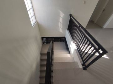 Rumah baru minimalis dan 2 lantai di ciwastra dekat buahbatu