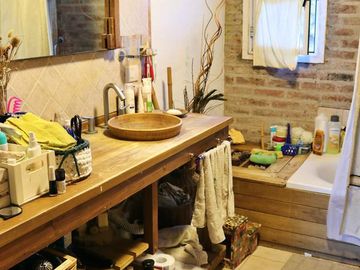 Casa 5 dormitorios - Barrio Los Caracoles