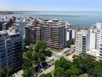 Apartamento frente al Parque de Villa Biarritz y a metros de la Rambla de Punta Carretas- Villa Biarritz