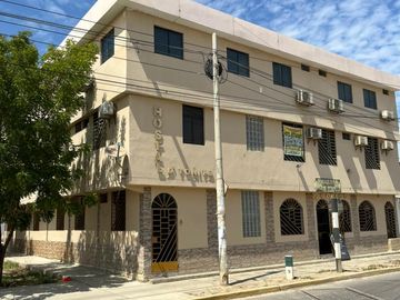 Atención inversionistas y empresarios del rubro hotelero: Se vende hotel completamente amoblado y funcionando, ubicado en plena avenida Salaverry, Tal