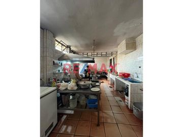 Atención inversionistas y empresarios del rubro hotelero: Se vende hotel completamente amoblado y funcionando, ubicado en plena avenida Salaverry, Tal