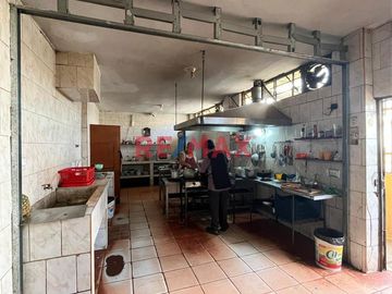 Atención inversionistas y empresarios del rubro hotelero: Se vende hotel completamente amoblado y funcionando, ubicado en plena avenida Salaverry, Tal