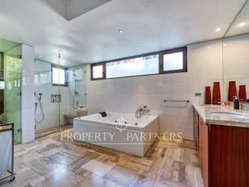 Espectacular casa  mediterránea en Los Nogales. Gran jardín