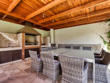 Espectacular casa  mediterránea en Los Nogales. Gran jardín
