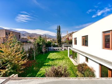 Espectacular casa  mediterránea en Los Nogales. Gran jardín
