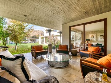 Espectacular casa  mediterránea en Los Nogales. Gran jardín