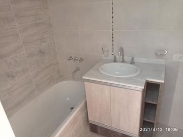 DEPTO. 2 AMB EN COMPLEJO UBICADO CASTELAR NORTE