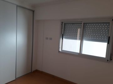 Departamento 3 amb. c/cochera cubierta, edificio NUEVO PRECIO Excelente ubicación CENTRO Lanus O.