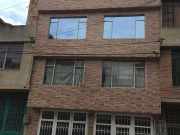 VENTA DE CASA  AMPLIA Y RENTABLE EN  VILLA EMILIA,KENNEDY BOGOTA COLOMBIA