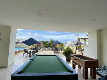 Salinas - San Lorenzo, departamento vista al mar con 3 dormitorios y en primera linea del malecón, en venta.