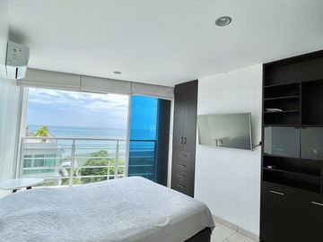 Salinas - San Lorenzo, departamento vista al mar con 3 dormitorios y en primera linea del malecón, en venta.