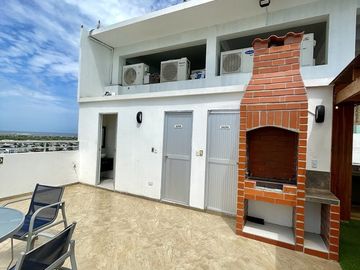 Salinas - San Lorenzo, departamento vista al mar con 3 dormitorios y en primera linea del malecón, en venta.