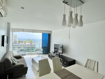 Salinas - San Lorenzo, departamento vista al mar con 3 dormitorios y en primera linea del malecón, en venta.