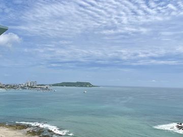 Salinas - San Lorenzo, departamento vista al mar con 3 dormitorios y en primera linea del malecón, en venta.