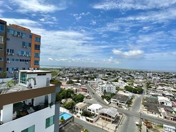 Salinas - San Lorenzo, departamento vista al mar con 3 dormitorios y en primera linea del malecón, en venta.