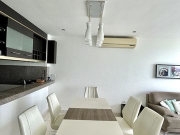 Salinas - San Lorenzo, departamento vista al mar con 3 dormitorios y en primera linea del malecón, en venta.