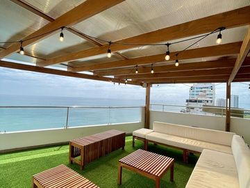 Salinas - San Lorenzo, departamento vista al mar con 3 dormitorios y en primera linea del malecón, en venta.