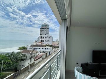 Salinas - San Lorenzo, departamento vista al mar con 3 dormitorios y en primera linea del malecón, en venta.