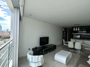 Salinas - San Lorenzo, departamento vista al mar con 3 dormitorios y en primera linea del malecón, en venta.