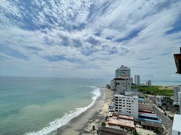 Salinas - San Lorenzo, departamento vista al mar con 3 dormitorios y en primera linea del malecón, en venta.
