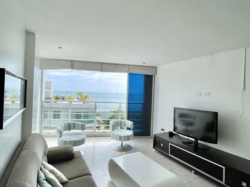 Salinas - San Lorenzo, departamento vista al mar con 3 dormitorios y en primera linea del malecón, en venta.