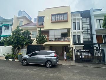 Rumah 3 Lantai Siap Huni Di Pondok Indah Jaksel