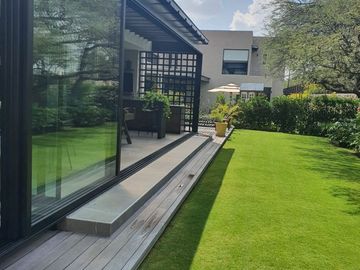 Casa en Venta en El Campanario de Diseño de Autor, Estilo Moderno Contemporáneo