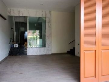 Rumah Mewah 3 Lt di Gayungsari dekat Raya A yani, Masjid agung sby, Mall dan Bandara