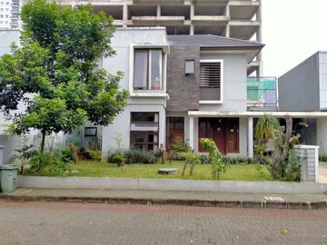 Town House di Cilandak dg Taman & Kondisi Furnished HSE-A0478