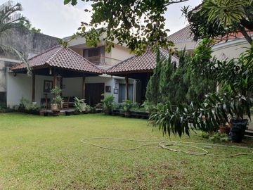 Rumah 2 Lantai ada Halaman Belakang Luas di Bintaro- Gb 5818 Br