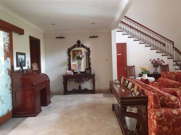 Rumah 2 Lantai ada Halaman Belakang Luas di Bintaro- Gb 5818 Br