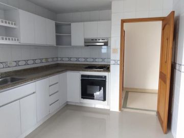 apartamento en venta en altos de riomar. Cod V3817
