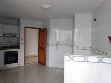apartamento en venta en altos de riomar. Cod V3817