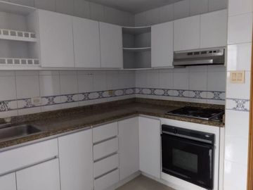 apartamento en venta en altos de riomar. Cod V3817