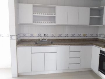 apartamento en venta en altos de riomar. Cod V3817