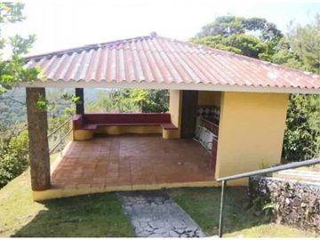 CASA EN VENTA ALTOS DE CERRO AZUL CON MUCHO TERRENO VISTA A LA CASCADA