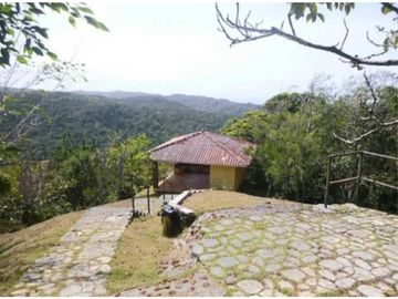 CASA EN VENTA ALTOS DE CERRO AZUL CON MUCHO TERRENO VISTA A LA CASCADA